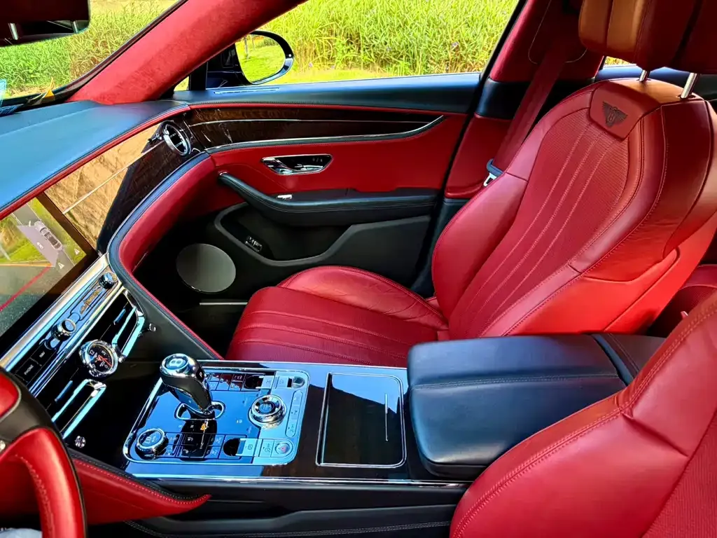 Bentley Flying Spur — фото 10