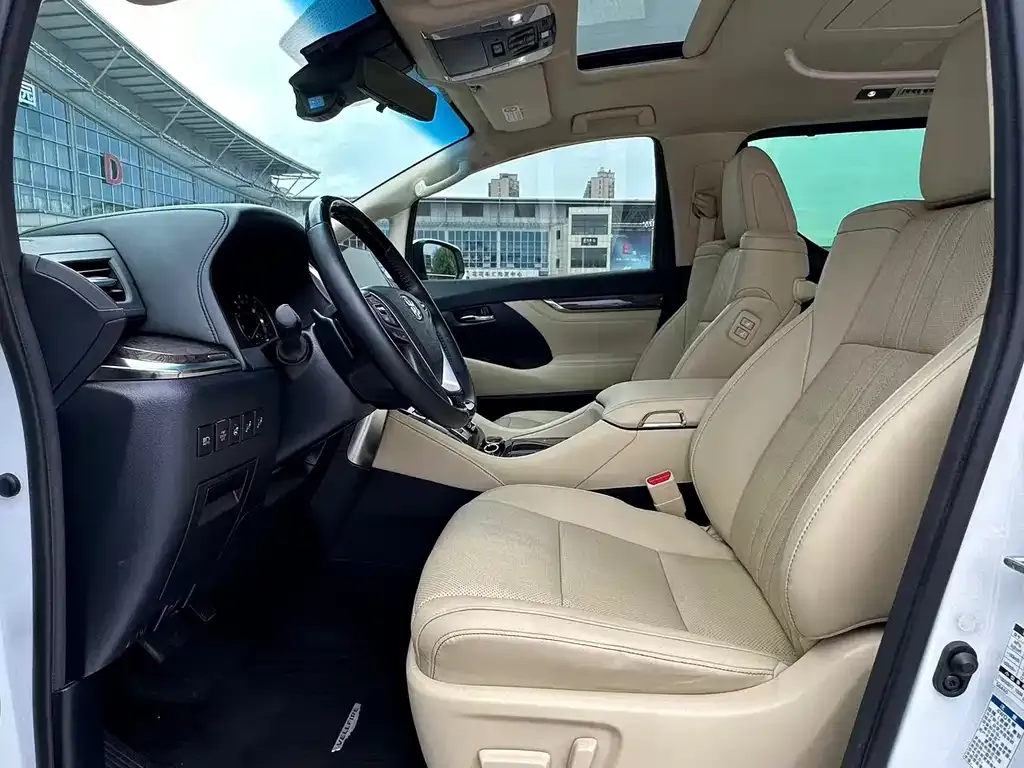 Toyota Vellfire — фото 10