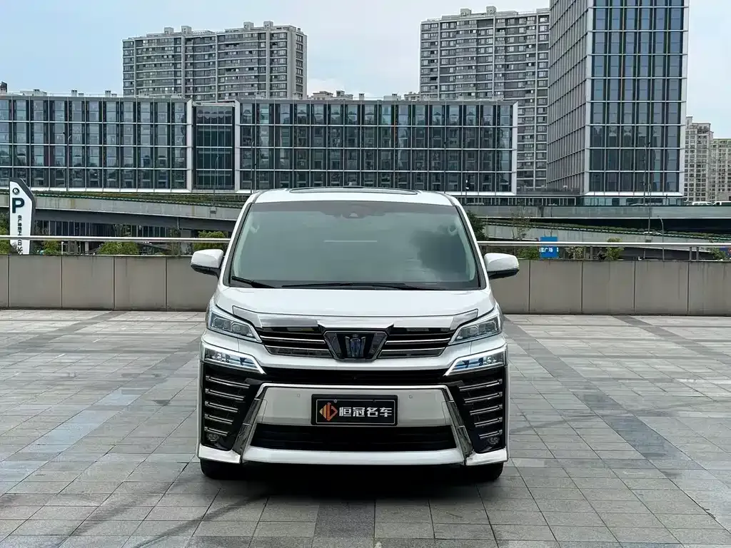Toyota Vellfire — фото 2