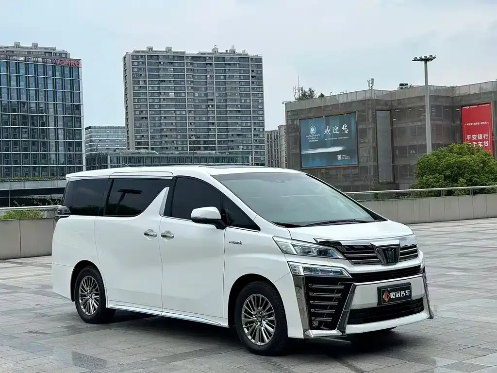 Toyota Vellfire — фото 3