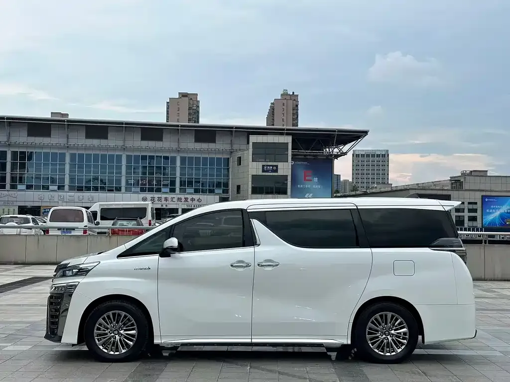 Toyota Vellfire — фото 5