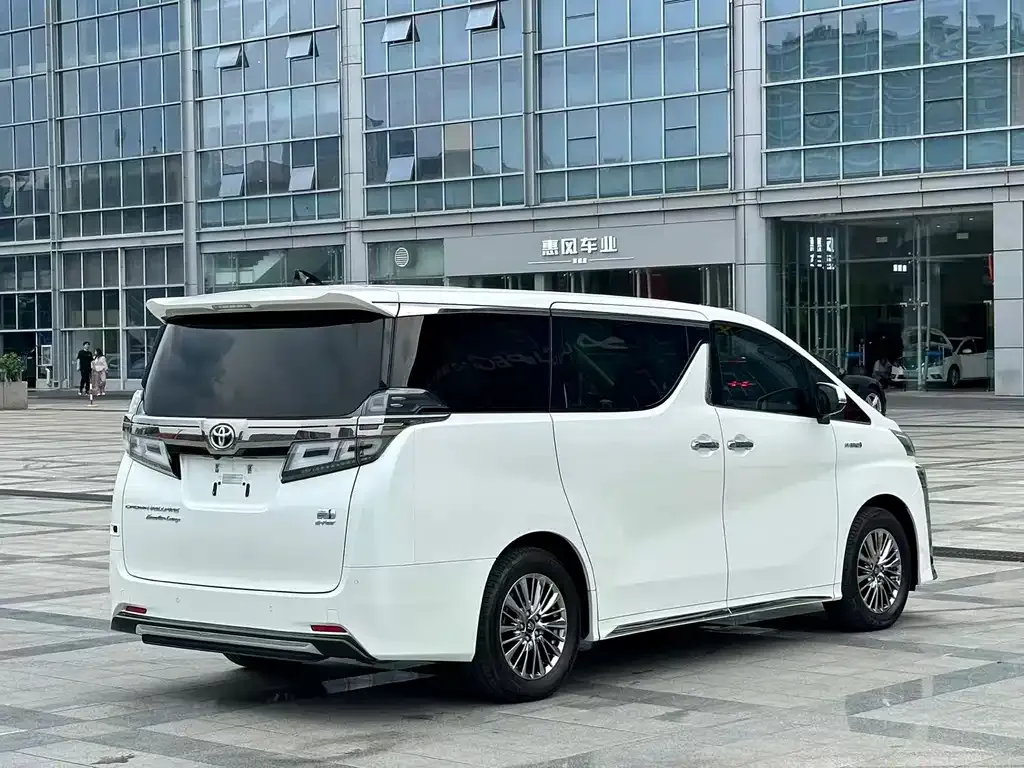 Toyota Vellfire — фото 6