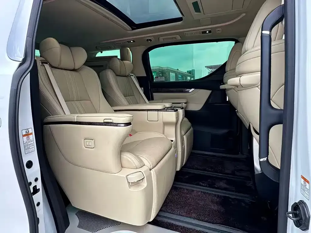 Toyota Vellfire — фото 8