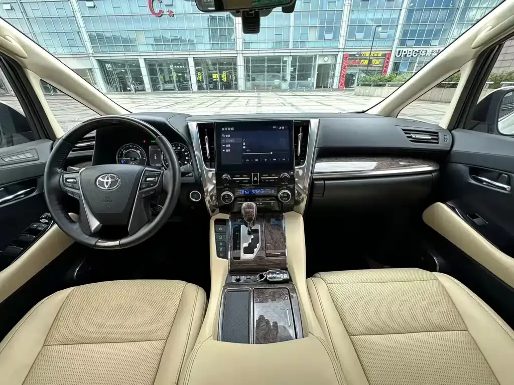 Toyota Vellfire — фото 9