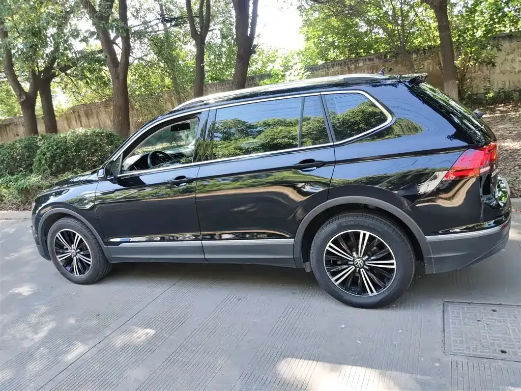 Volkswagen Tiguan L — фото 5