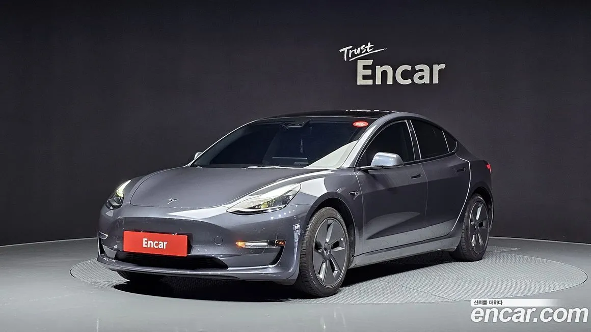 Tesla Model 3 — фото 1