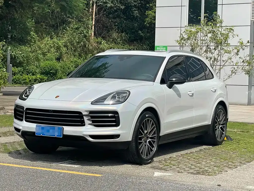 Porsche Cayenne — фото 1