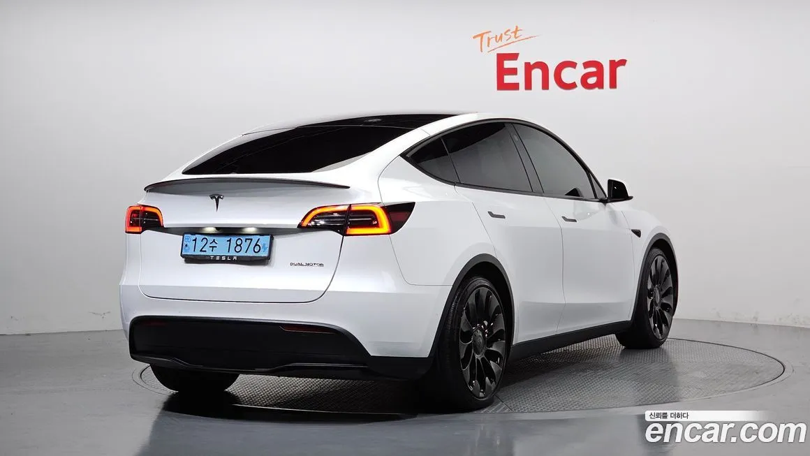 Tesla Model Y — фото 2