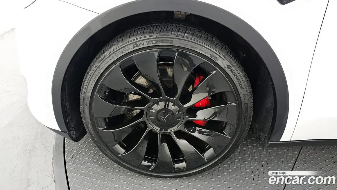 Tesla Model Y — фото 5