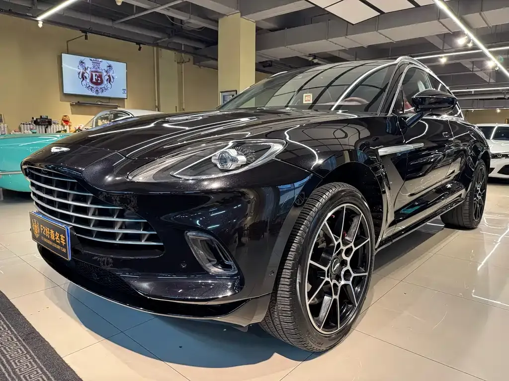 Aston Martin DBX — фото 1