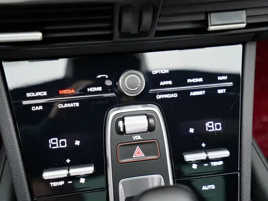 Porsche Cayenne Hybrid — фото 10