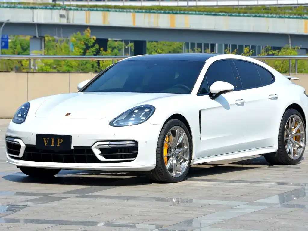 Porsche Panamera — фото 1