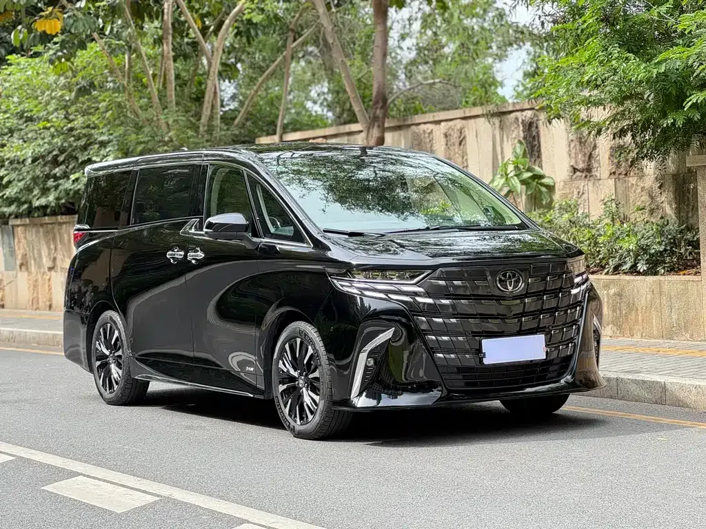 Toyota Alphard — фото 2