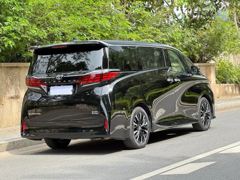 Toyota Alphard — фото 3