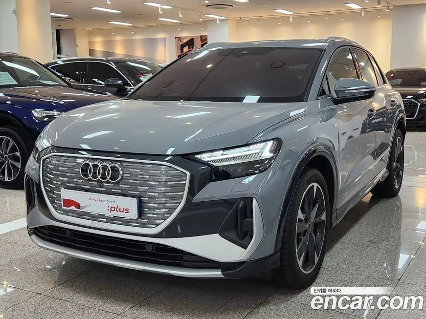 Audi Q4 e-tron — фото 1