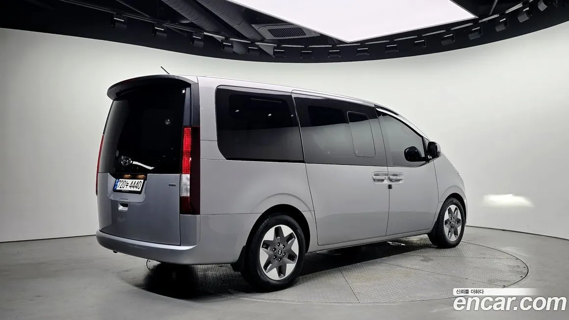 Hyundai Staria — фото 2