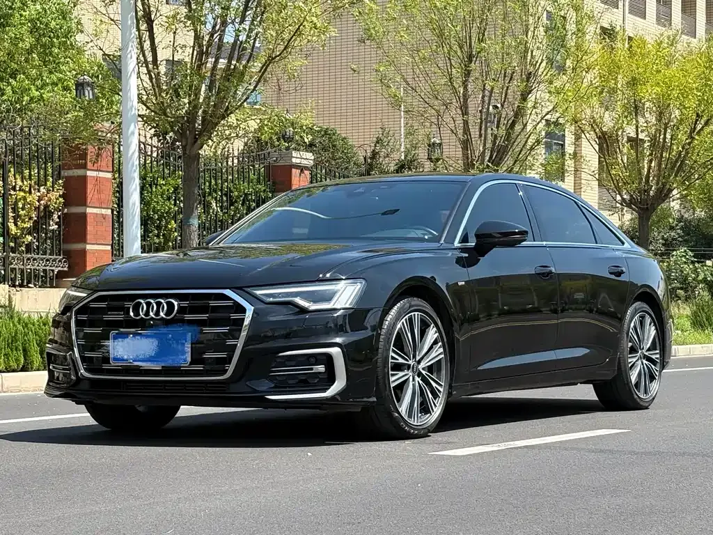 Audi A6L — фото 1
