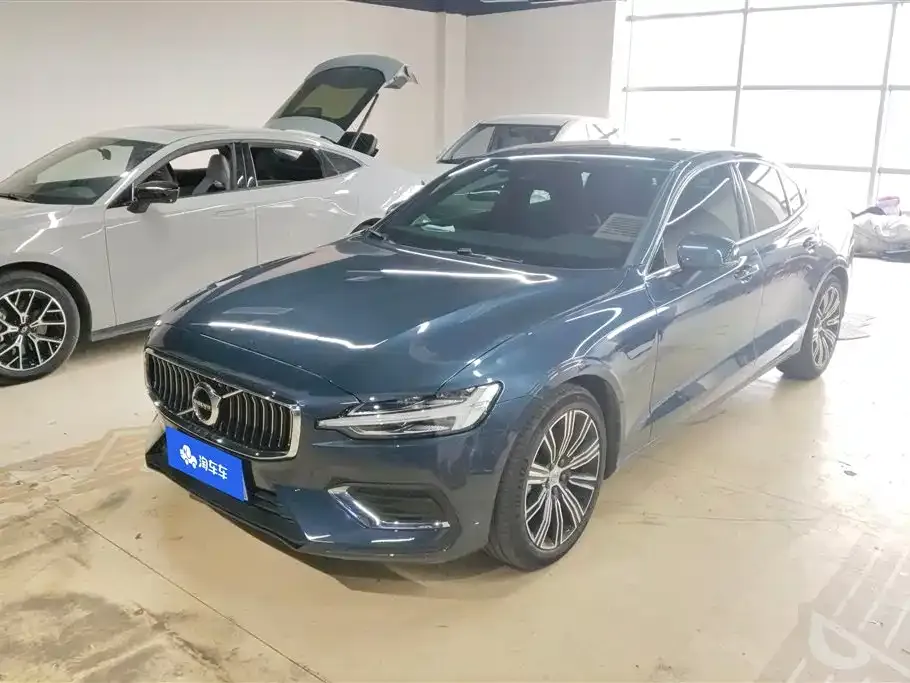Volvo S60 — фото 1