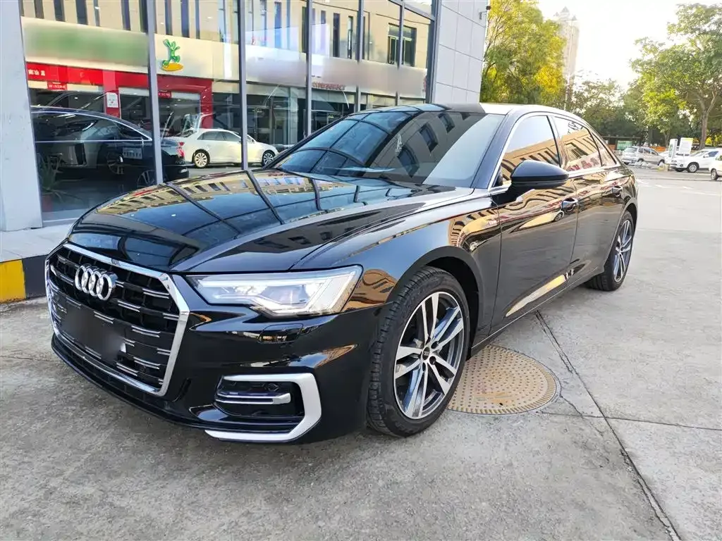 Audi A6L — фото 1