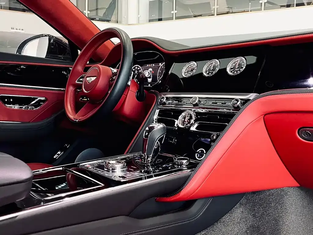 Bentley Flying Spur — фото 10