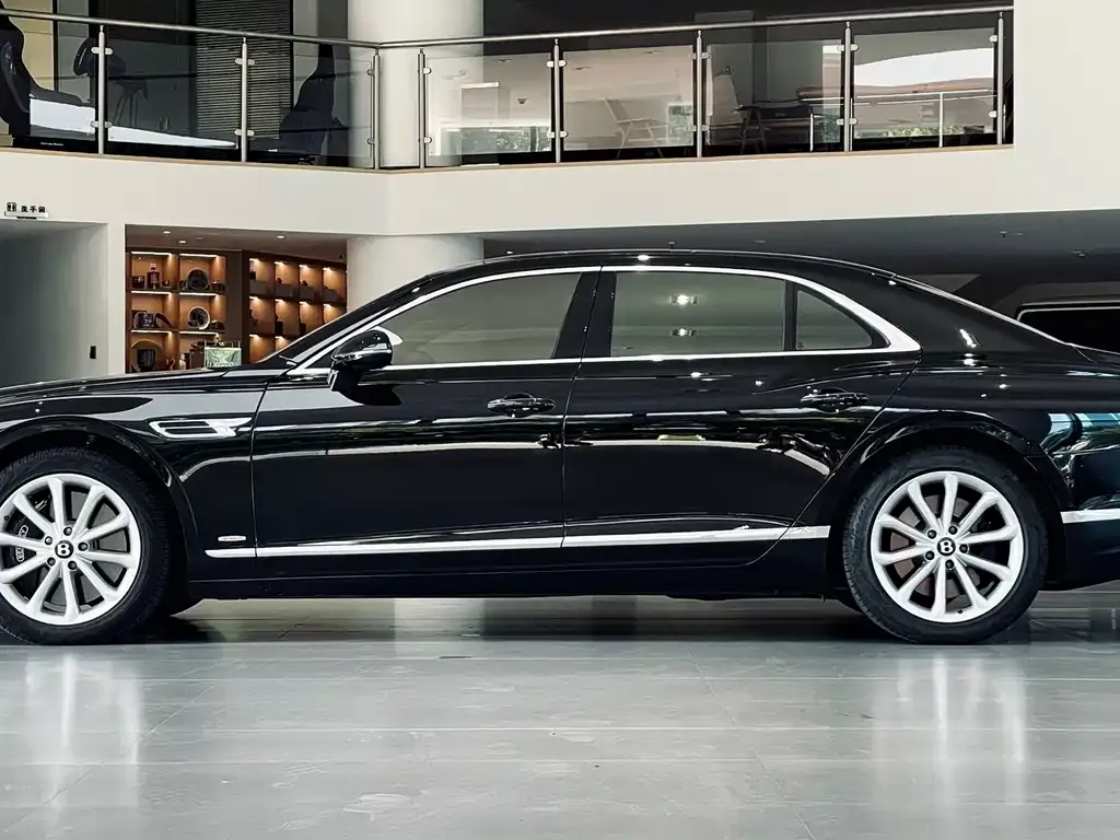 Bentley Flying Spur — фото 2