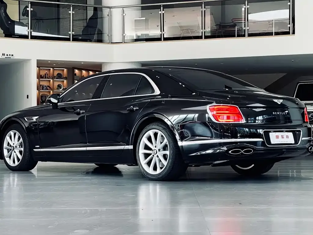 Bentley Flying Spur — фото 3