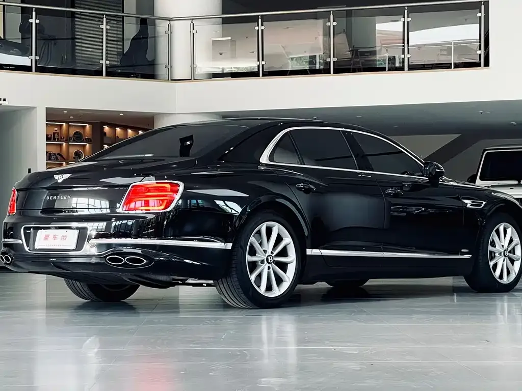 Bentley Flying Spur — фото 7