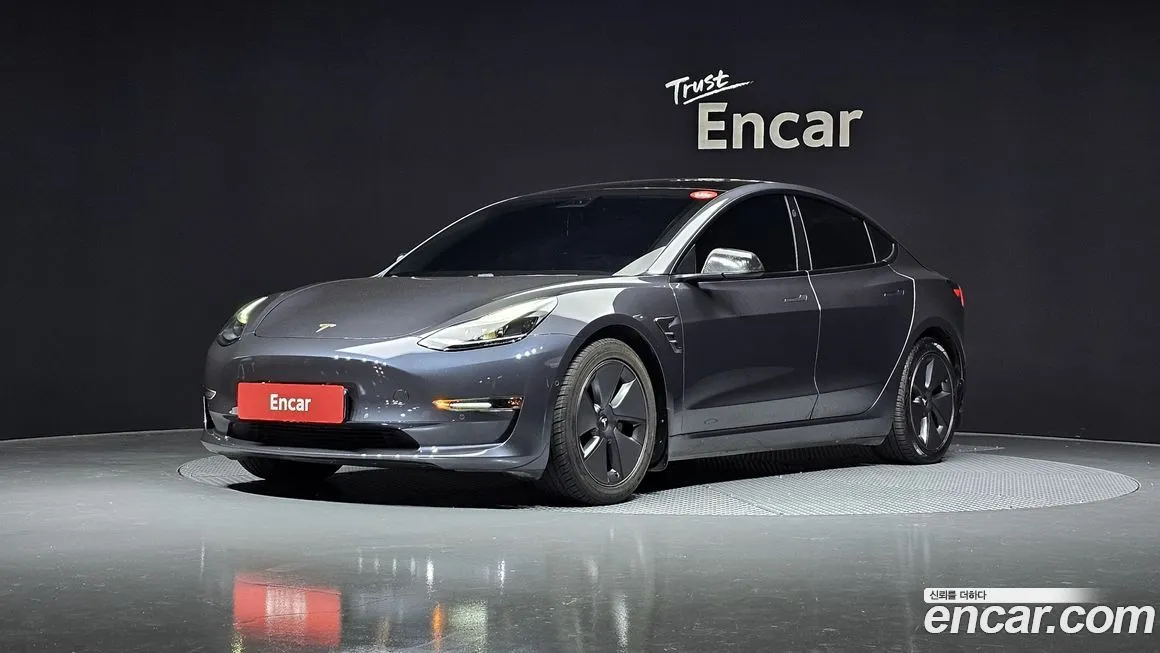 Tesla Model 3 — фото 1