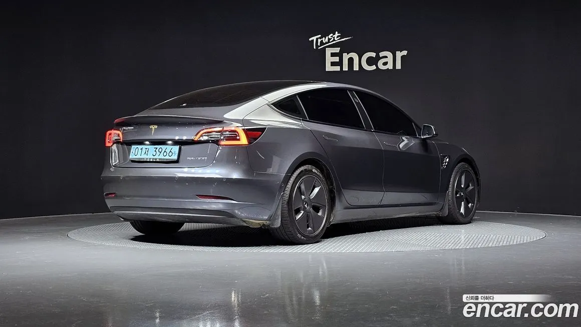 Tesla Model 3 — фото 2