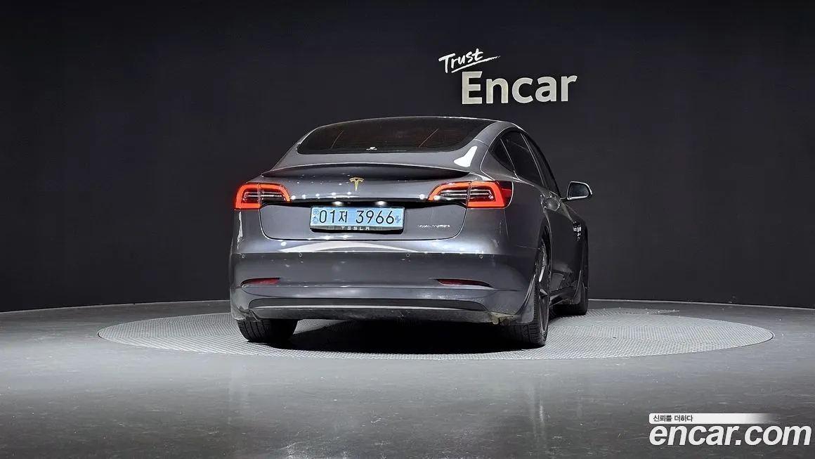Tesla Model 3 — фото 4
