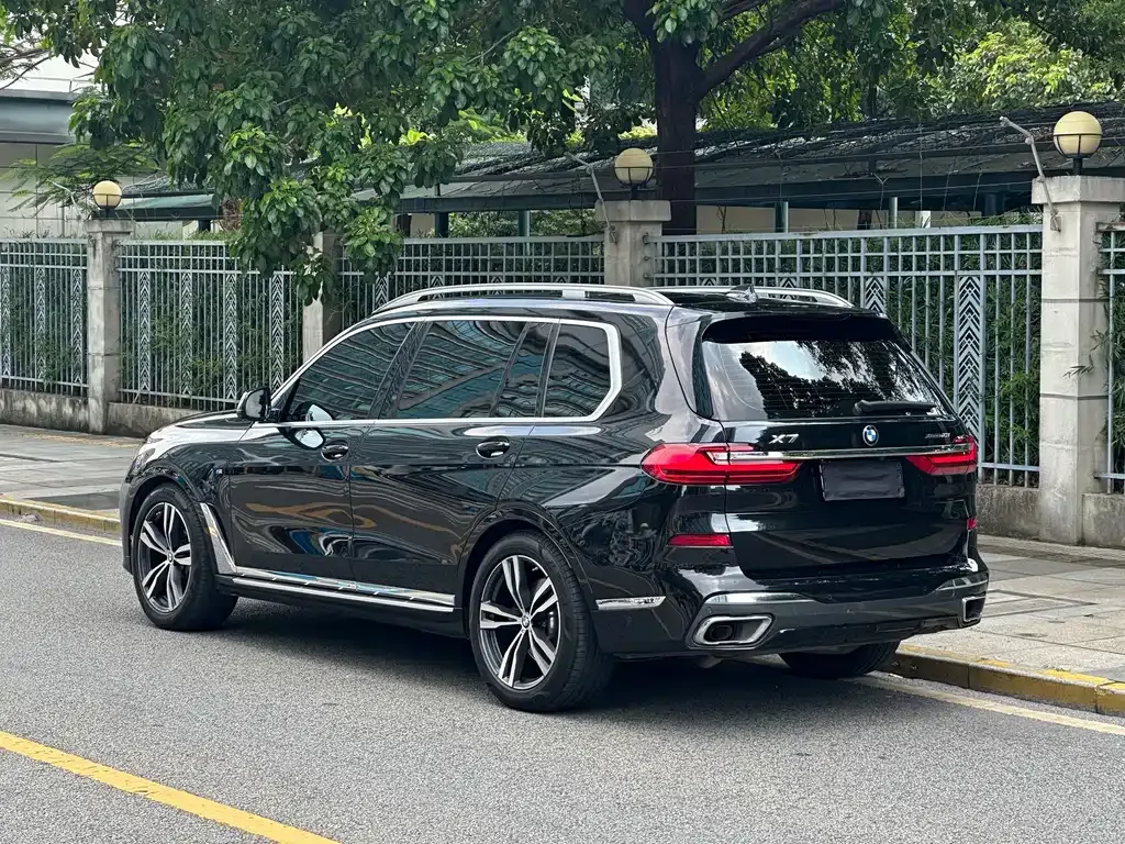 BMW X7 — фото 3