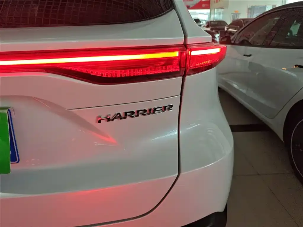 Toyota Harrier — фото 8