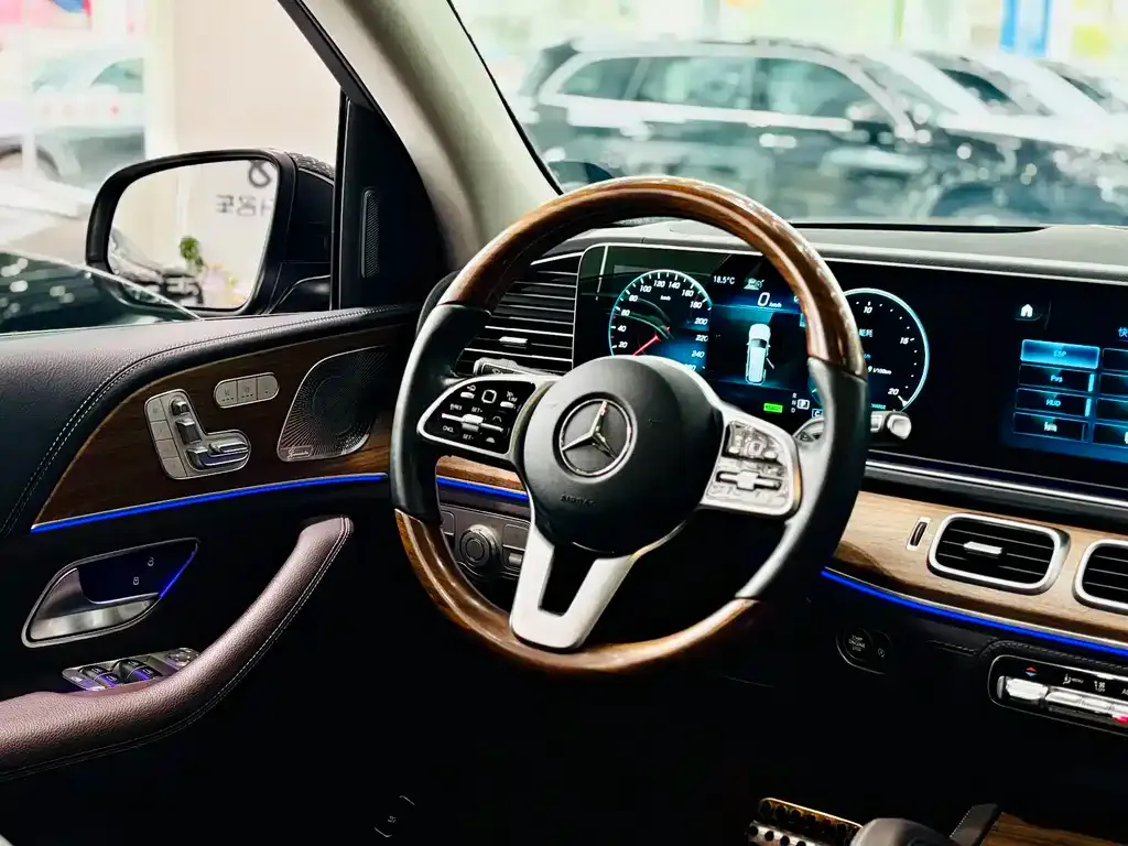 Mercedes-Benz GLS — фото 8