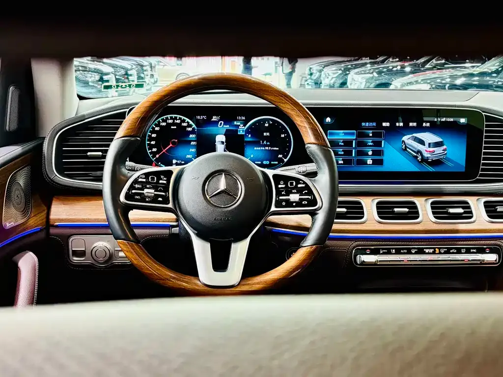 Mercedes-Benz GLS — фото 9