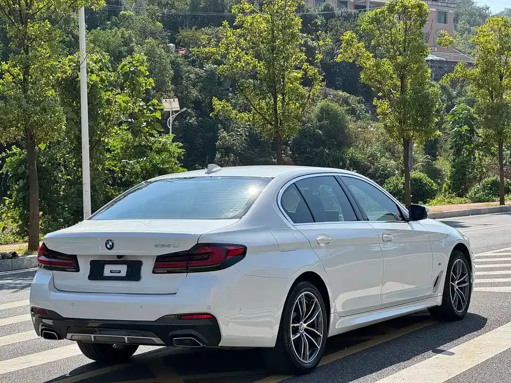 BMW 5 Series — фото 5