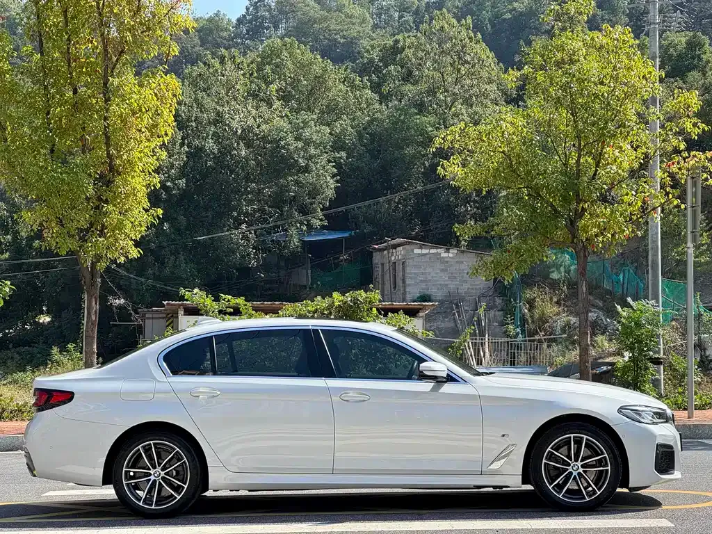 BMW 5 Series — фото 8
