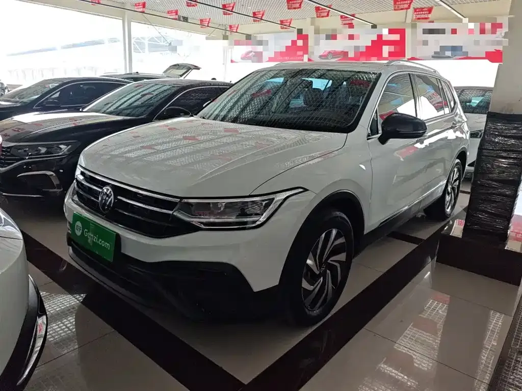 Volkswagen Tiguan L — фото 2