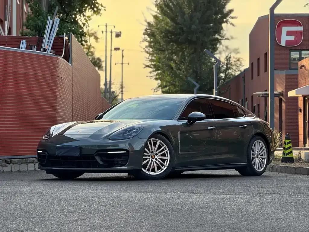 Porsche Panamera — фото 1
