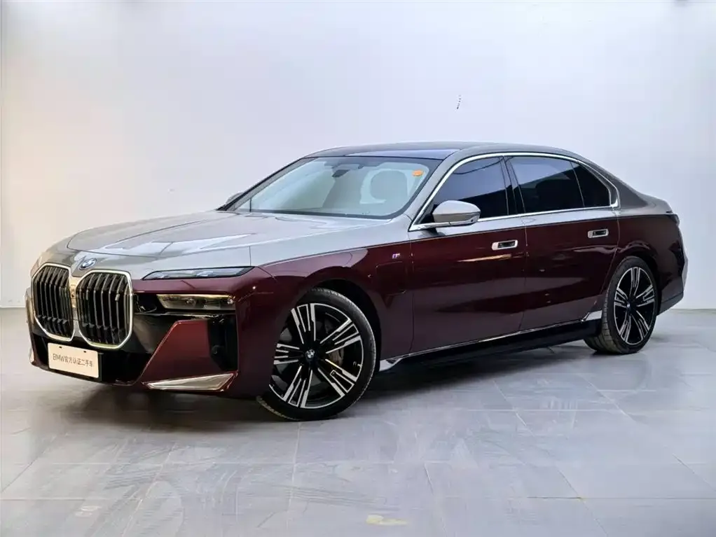 BMW i7 — фото 1