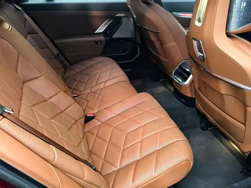 BMW i7 — фото 10