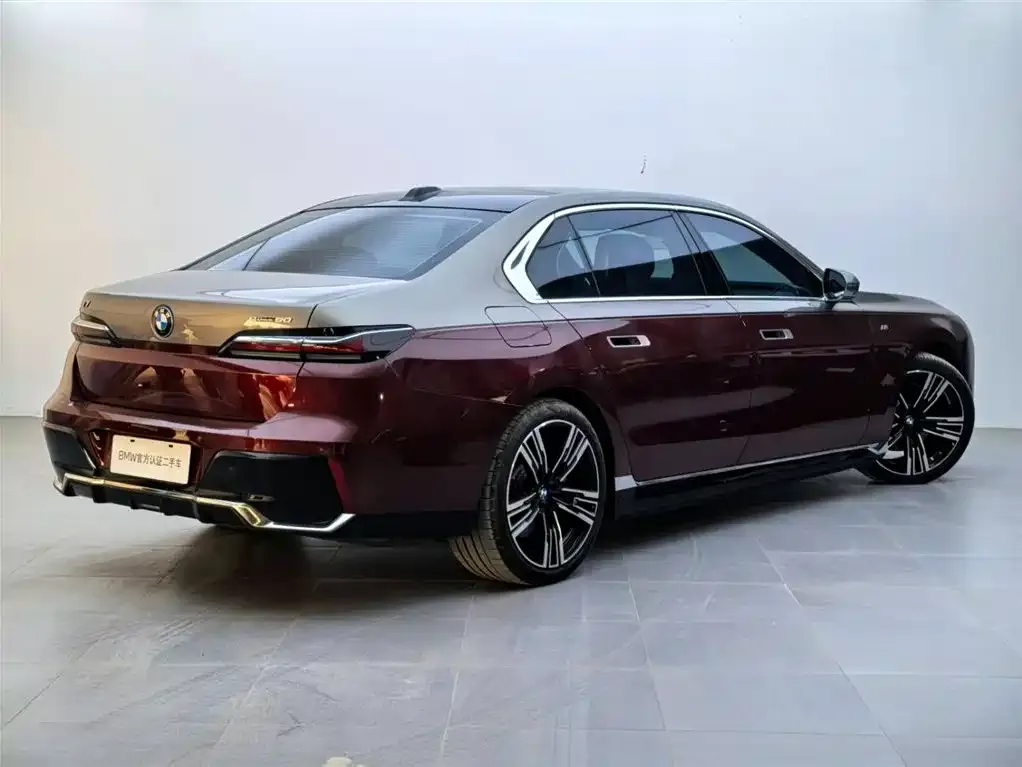 BMW i7 — фото 3