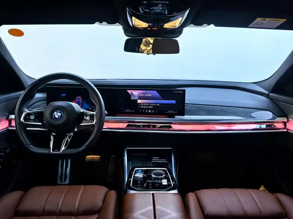 BMW i7 — фото 7