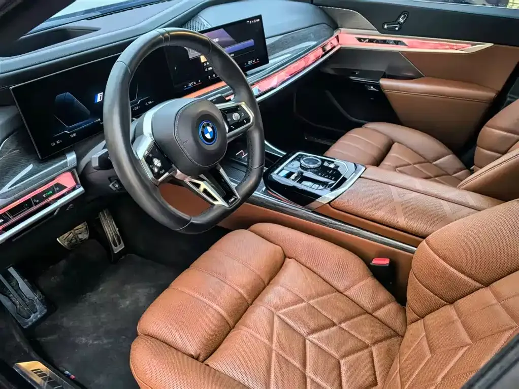 BMW i7 — фото 8