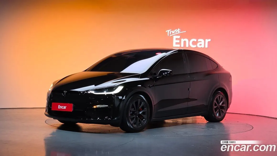 Tesla Model X — фото 1
