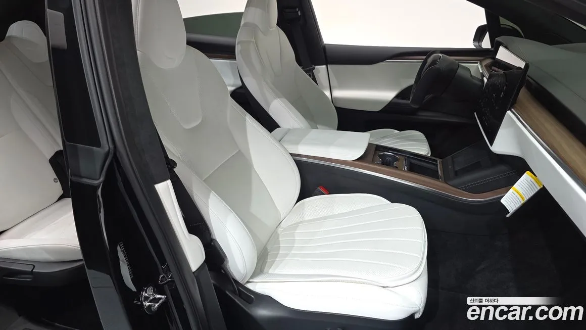 Tesla Model X — фото 10