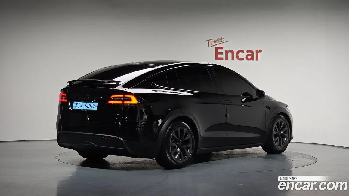 Tesla Model X — фото 2
