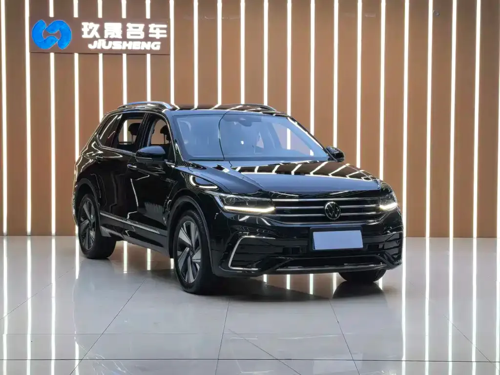 Volkswagen Tiguan L — фото 3