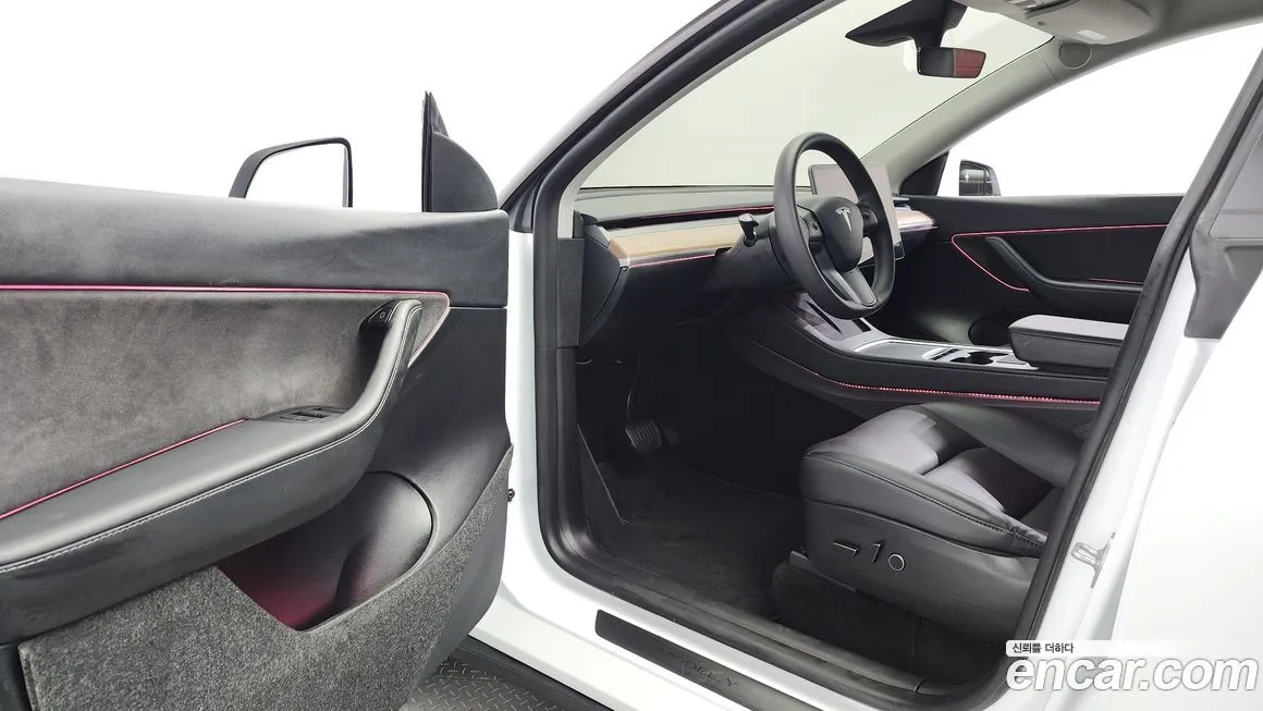 Tesla Model Y — фото 10