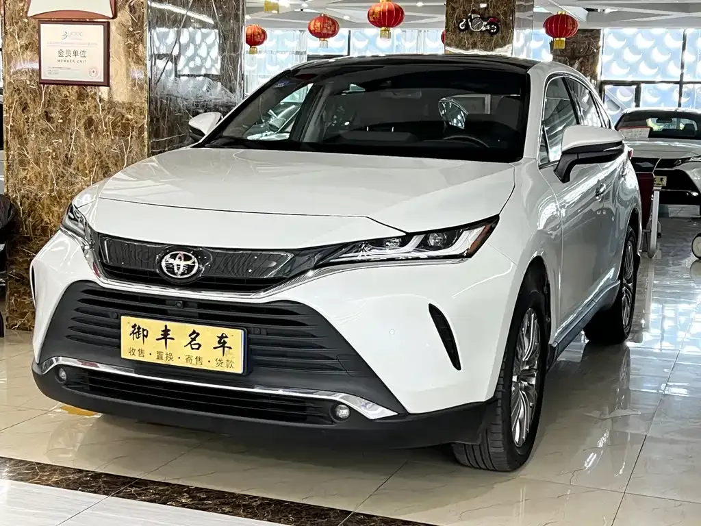 Toyota Harrier — фото 1
