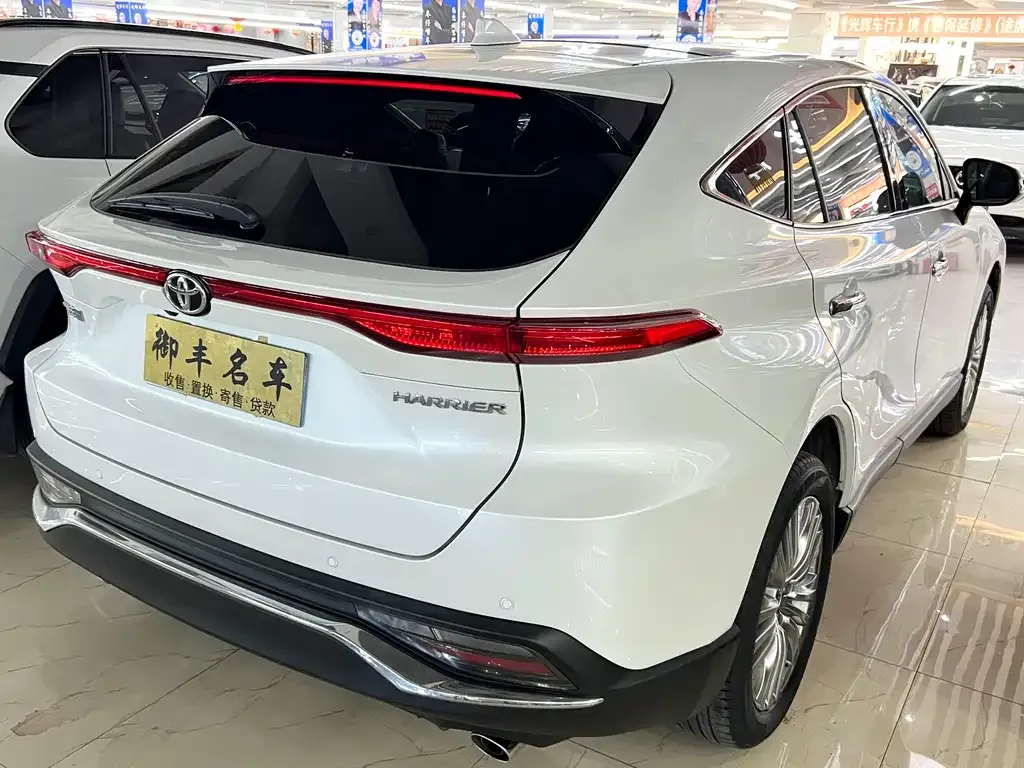 Toyota Harrier — фото 4